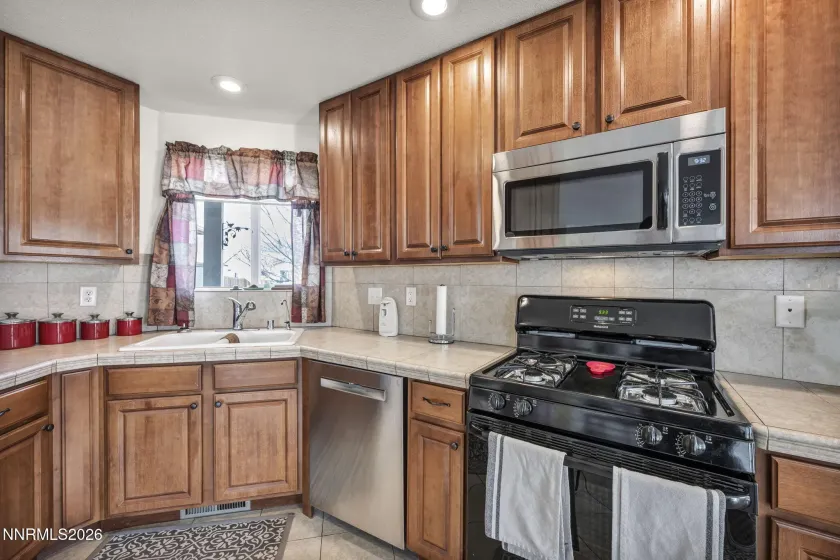 806 Karry, Fallon, Nevada 89406, 3 Bedrooms Bedrooms, ,2 BathroomsBathrooms,Residential,Residential,Karry,260002059