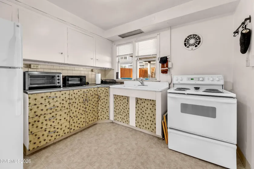 1111 Strand, Reno, Nevada 89503, ,1 BathroomBathrooms,Residential Income,Residential,Strand,260002060