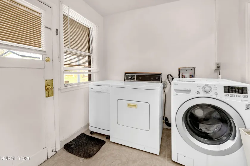 1111 Strand, Reno, Nevada 89503, ,1 BathroomBathrooms,Residential Income,Residential,Strand,260002060