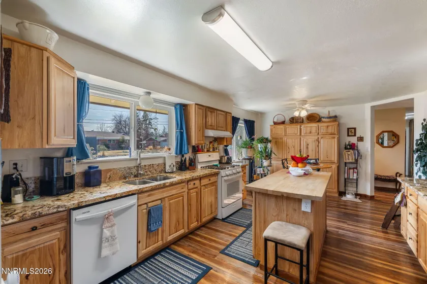 430 Pearl, Yerington, Nevada 89447, 4 Bedrooms Bedrooms, ,3 BathroomsBathrooms,Residential,Residential,Pearl,260002061