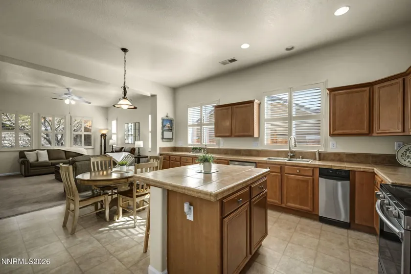 7354 Phoenix, Sparks, Nevada 89436, 4 Bedrooms Bedrooms, ,3 BathroomsBathrooms,Residential,Residential,Phoenix,260002075