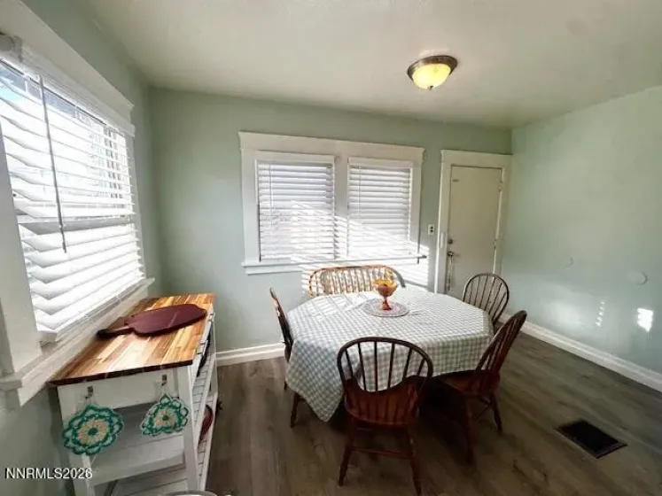 627 2nd, Reno, Nevada 89502, 2 Bedrooms Bedrooms, ,1 BathroomBathrooms,Residential,Residential,2nd,260002080