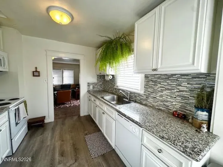 627 2nd, Reno, Nevada 89502, 2 Bedrooms Bedrooms, ,1 BathroomBathrooms,Residential,Residential,2nd,260002080