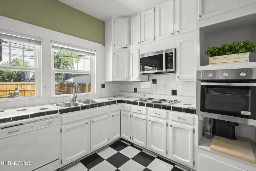 1055 Riverside, Reno, Nevada 89503, 3 Bedrooms Bedrooms, ,2 BathroomsBathrooms,Residential,Residential,Riverside,260002085