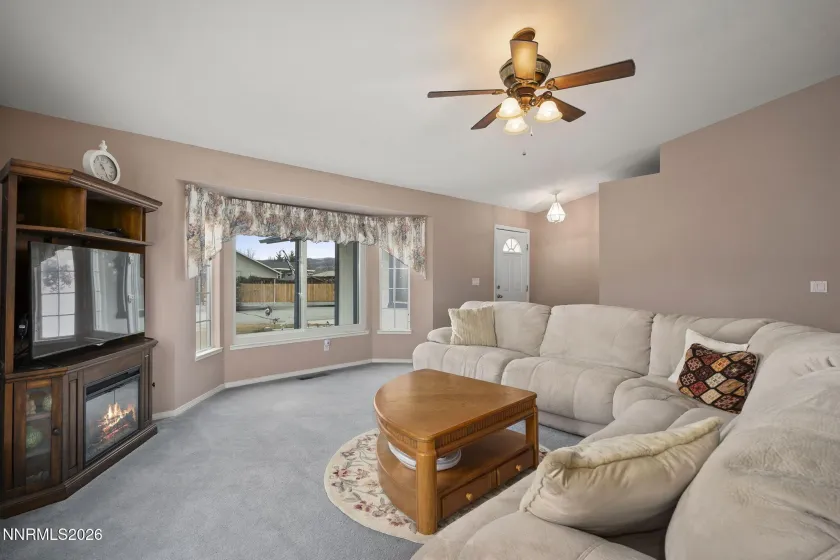 250 Carlene, Sparks, Nevada 89436, 3 Bedrooms Bedrooms, ,2 BathroomsBathrooms,Residential,Residential,Carlene,260002088