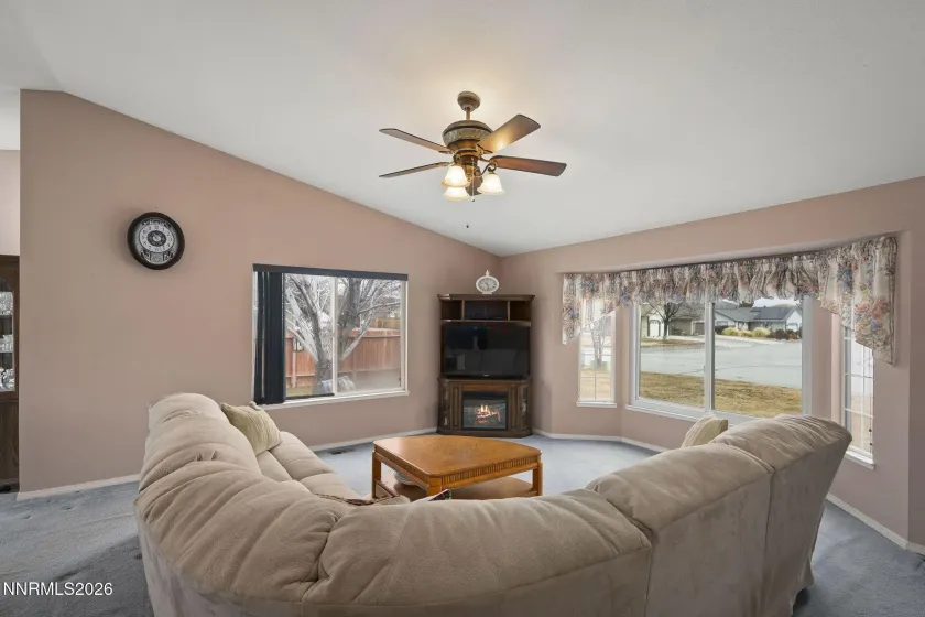 250 Carlene, Sparks, Nevada 89436, 3 Bedrooms Bedrooms, ,2 BathroomsBathrooms,Residential,Residential,Carlene,260002088