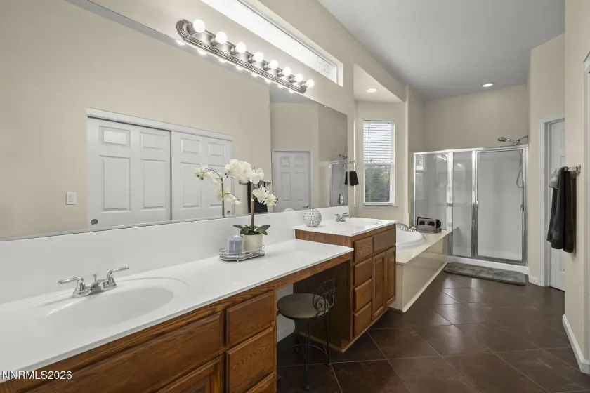 1302 Skyfire, Sparks, Nevada 89441, 4 Bedrooms Bedrooms, ,4 BathroomsBathrooms,Residential,Residential,Skyfire,260002091