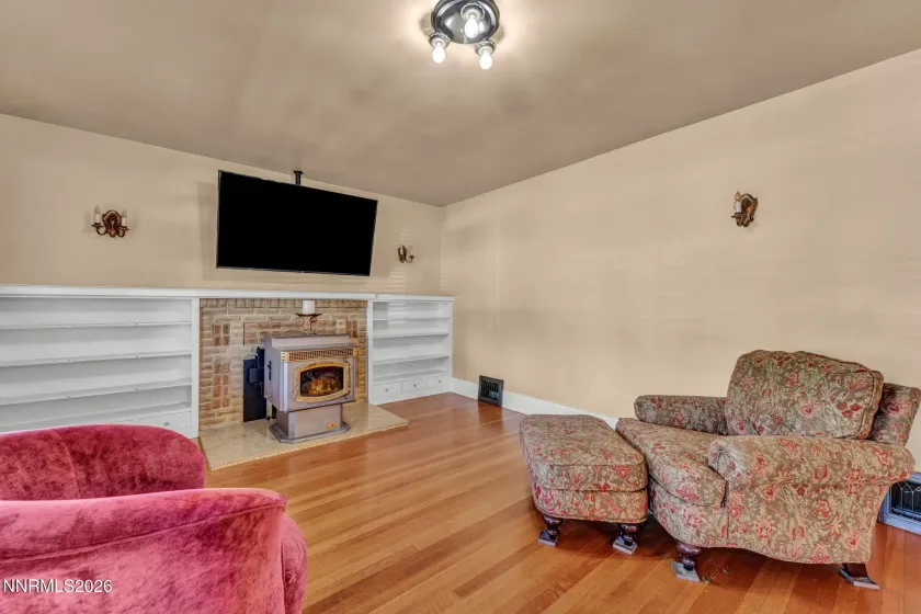 911 F, Sparks, Nevada 89431, 4 Bedrooms Bedrooms, ,2 BathroomsBathrooms,Residential,Residential,F,260002102