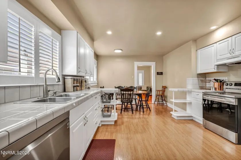 911 F, Sparks, Nevada 89431, 4 Bedrooms Bedrooms, ,2 BathroomsBathrooms,Residential,Residential,F,260002102