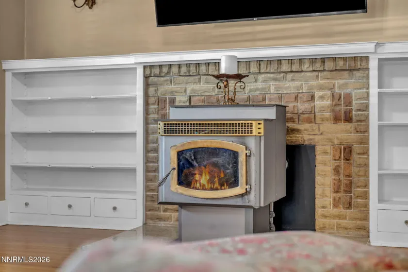 911 F, Sparks, Nevada 89431, 4 Bedrooms Bedrooms, ,2 BathroomsBathrooms,Residential,Residential,F,260002102