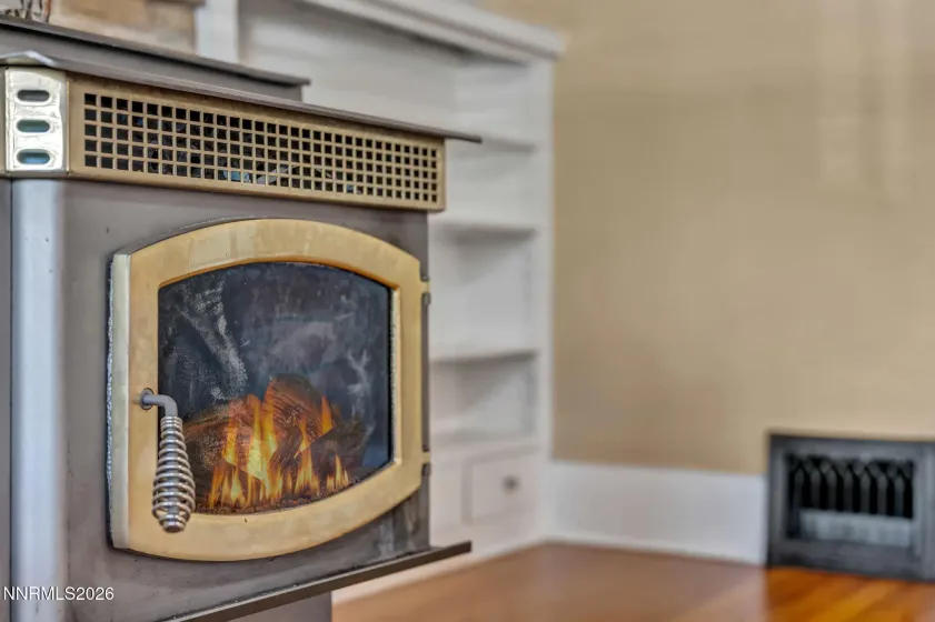 911 F, Sparks, Nevada 89431, 4 Bedrooms Bedrooms, ,2 BathroomsBathrooms,Residential,Residential,F,260002102