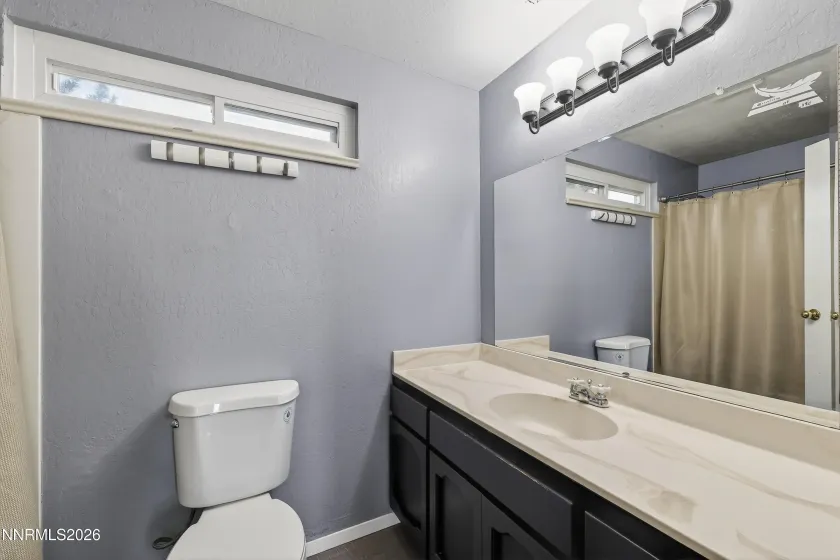 Upstairs Full Bathroom