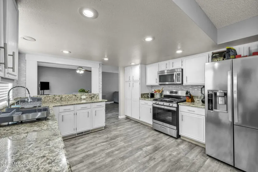 8655 Silver Shores, Reno, Nevada 89506, 4 Bedrooms Bedrooms, ,3 BathroomsBathrooms,Residential,Residential,Silver Shores,260001912