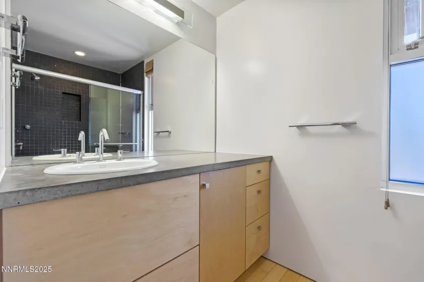 880 Center, Reno, Nevada 89501, 2 Bedrooms Bedrooms, ,3 BathroomsBathrooms,Residential,Residential,Center,260002118