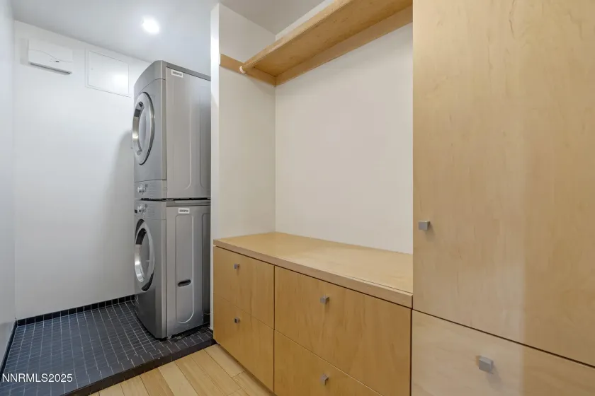 880 Center, Reno, Nevada 89501, 2 Bedrooms Bedrooms, ,3 BathroomsBathrooms,Residential,Residential,Center,260002118