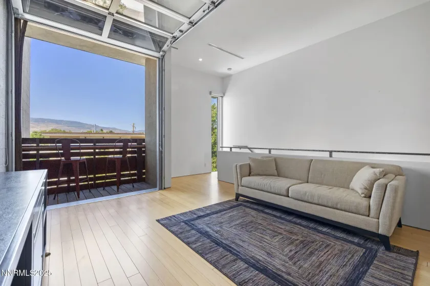 880 Center, Reno, Nevada 89501, 2 Bedrooms Bedrooms, ,3 BathroomsBathrooms,Residential,Residential,Center,260002118