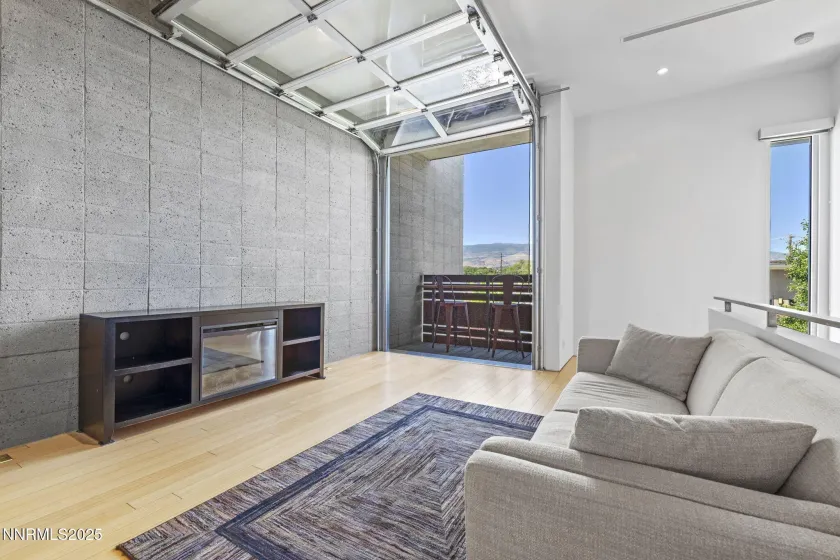 880 Center, Reno, Nevada 89501, 2 Bedrooms Bedrooms, ,3 BathroomsBathrooms,Residential,Residential,Center,260002118