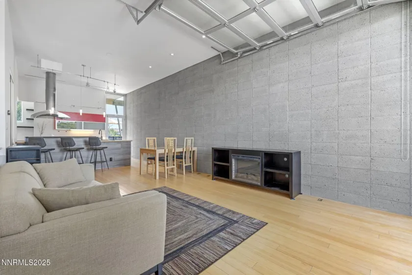 880 Center, Reno, Nevada 89501, 2 Bedrooms Bedrooms, ,3 BathroomsBathrooms,Residential,Residential,Center,260002118