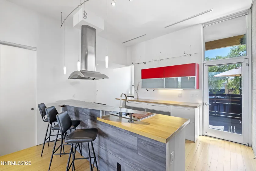 880 Center, Reno, Nevada 89501, 2 Bedrooms Bedrooms, ,3 BathroomsBathrooms,Residential,Residential,Center,260002118