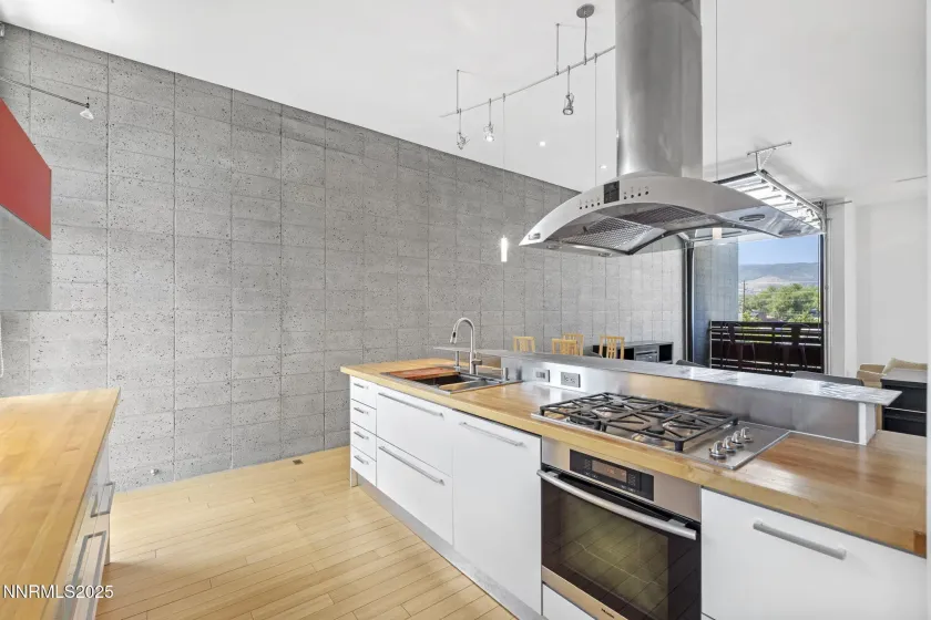 880 Center, Reno, Nevada 89501, 2 Bedrooms Bedrooms, ,3 BathroomsBathrooms,Residential,Residential,Center,260002118