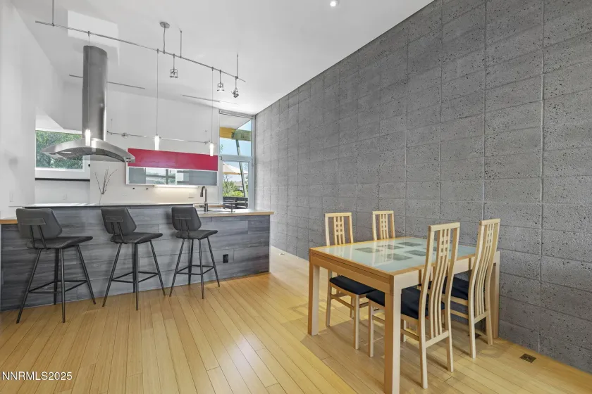 880 Center, Reno, Nevada 89501, 2 Bedrooms Bedrooms, ,3 BathroomsBathrooms,Residential,Residential,Center,260002118