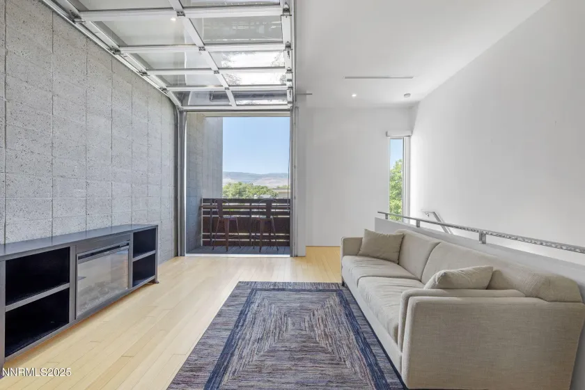 880 Center, Reno, Nevada 89501, 2 Bedrooms Bedrooms, ,3 BathroomsBathrooms,Residential,Residential,Center,260002118