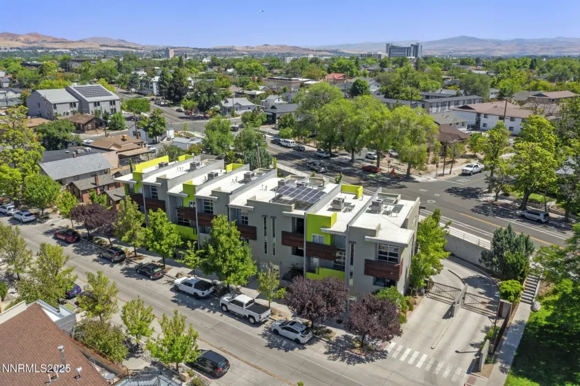 880 Center, Reno, Nevada 89501, 2 Bedrooms Bedrooms, ,3 BathroomsBathrooms,Residential,Residential,Center,260002118