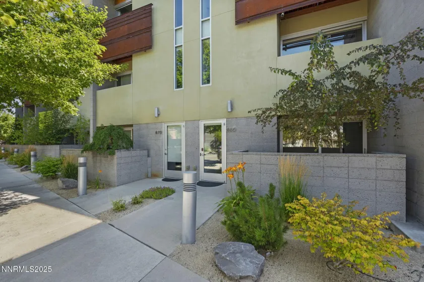 880 Center, Reno, Nevada 89501, 2 Bedrooms Bedrooms, ,3 BathroomsBathrooms,Residential,Residential,Center,260002118