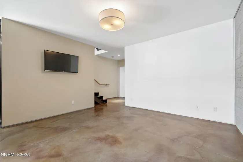 880 Center, Reno, Nevada 89501, 2 Bedrooms Bedrooms, ,3 BathroomsBathrooms,Residential,Residential,Center,260002118