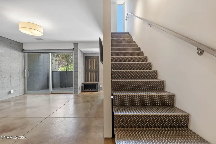 880 Center, Reno, Nevada 89501, 2 Bedrooms Bedrooms, ,3 BathroomsBathrooms,Residential,Residential,Center,260002118