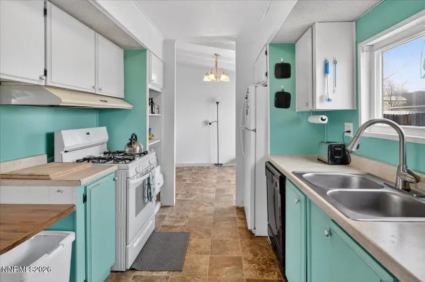 20 Charjene, Sun Valley, Nevada 89433, 3 Bedrooms Bedrooms, ,2 BathroomsBathrooms,Residential,Residential,Charjene,260002119