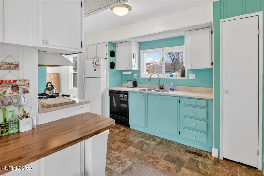 20 Charjene, Sun Valley, Nevada 89433, 3 Bedrooms Bedrooms, ,2 BathroomsBathrooms,Residential,Residential,Charjene,260002119