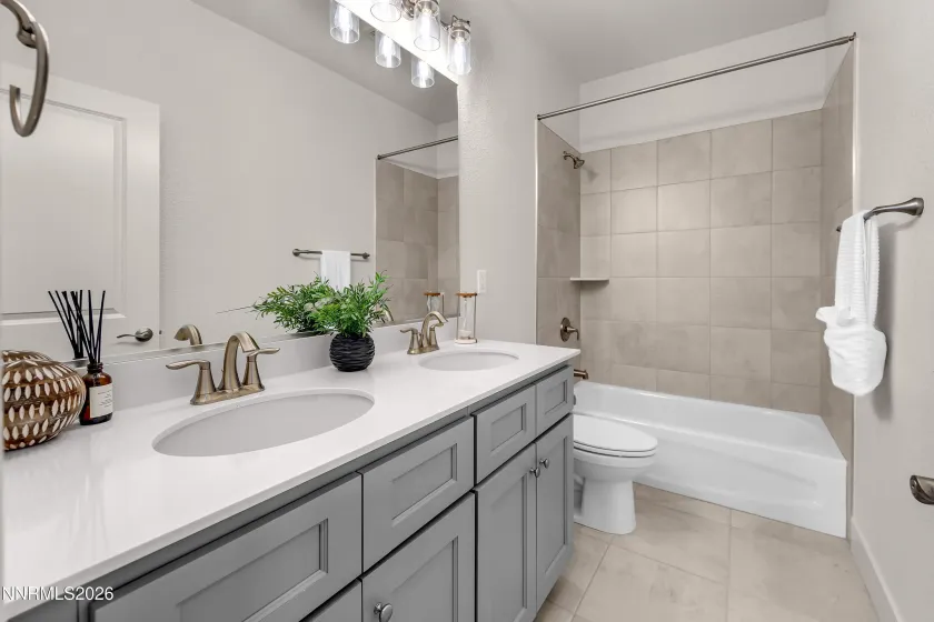 815 Thunder Butte, Reno, Nevada 89506, 3 Bedrooms Bedrooms, ,2 BathroomsBathrooms,Residential,Residential,Thunder Butte,260002130