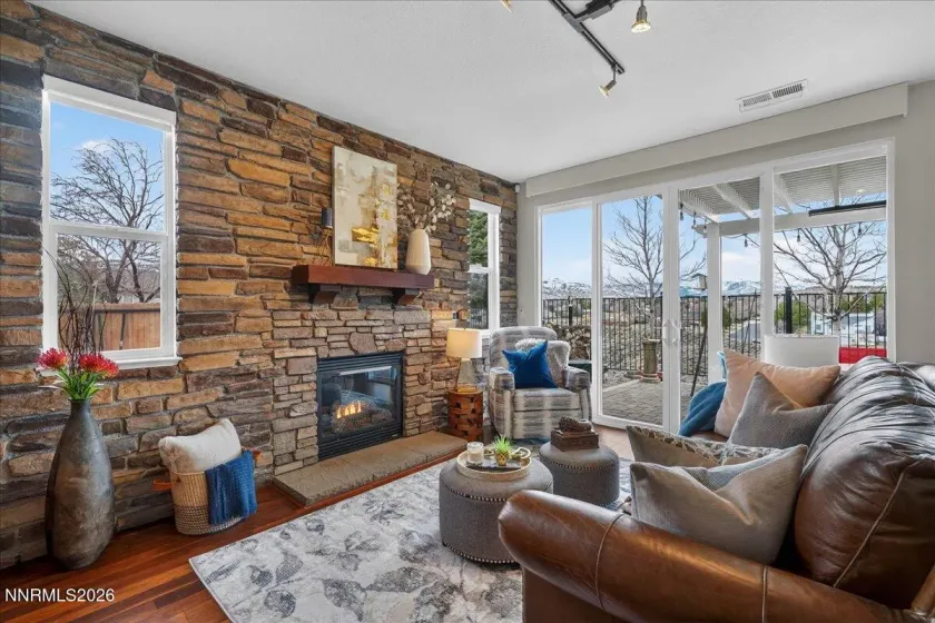 1091 Crown View, Reno, Nevada 89523, 3 Bedrooms Bedrooms, ,3 BathroomsBathrooms,Residential,Residential,Crown View,260002132