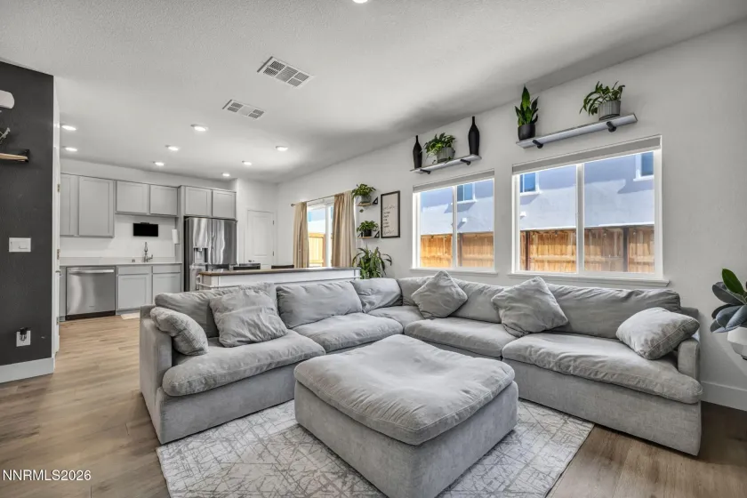 7950 Zorite, Sparks, Nevada 89436, 4 Bedrooms Bedrooms, ,3 BathroomsBathrooms,Residential,Residential,Zorite,260002167