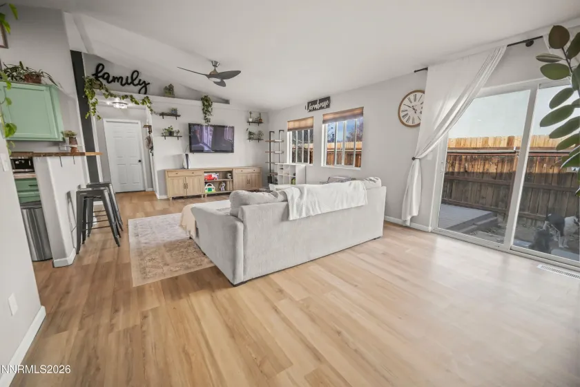 998 Julia, Fernley, Nevada 89408, 3 Bedrooms Bedrooms, ,2 BathroomsBathrooms,Residential,Residential,Julia,260002168