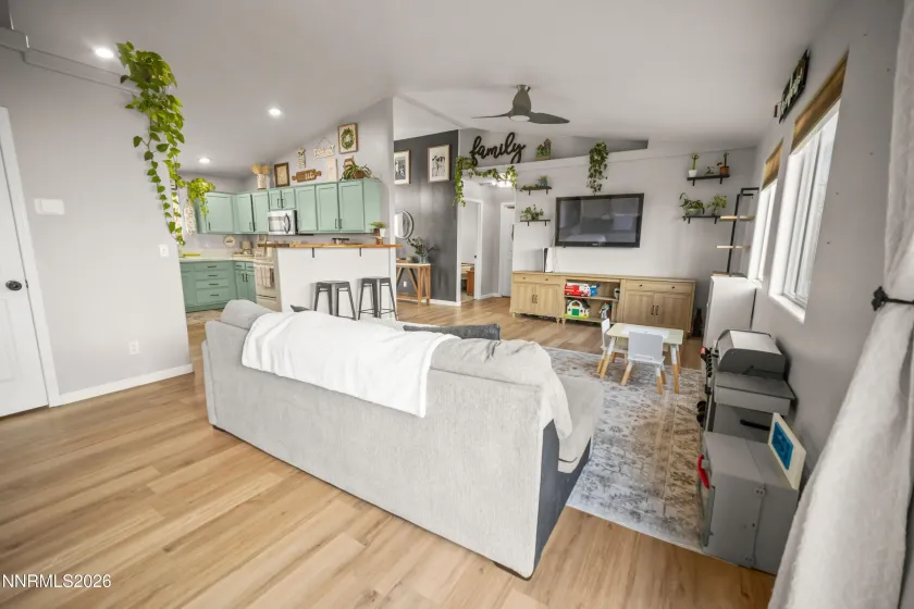 998 Julia, Fernley, Nevada 89408, 3 Bedrooms Bedrooms, ,2 BathroomsBathrooms,Residential,Residential,Julia,260002168