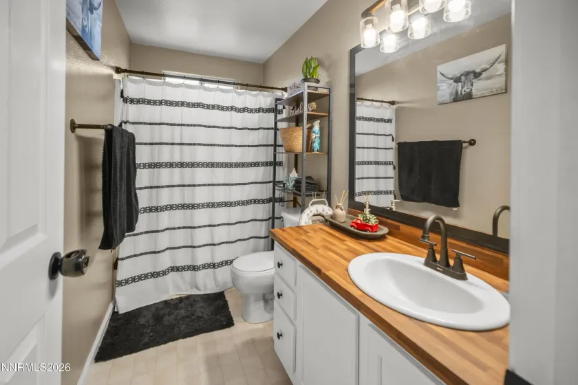 998 Julia, Fernley, Nevada 89408, 3 Bedrooms Bedrooms, ,2 BathroomsBathrooms,Residential,Residential,Julia,260002168