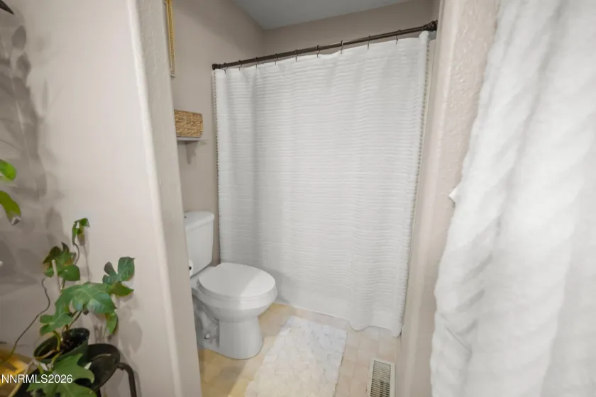 998 Julia, Fernley, Nevada 89408, 3 Bedrooms Bedrooms, ,2 BathroomsBathrooms,Residential,Residential,Julia,260002168