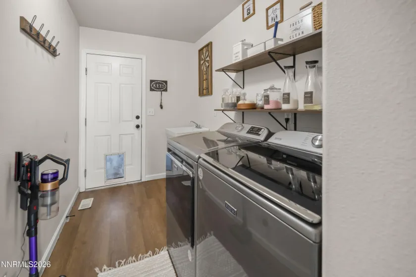 998 Julia, Fernley, Nevada 89408, 3 Bedrooms Bedrooms, ,2 BathroomsBathrooms,Residential,Residential,Julia,260002168