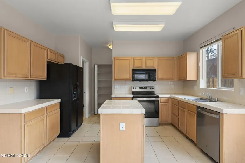 2854 Cintoia, Sparks, Nevada 89434, 4 Bedrooms Bedrooms, ,3 BathroomsBathrooms,Residential,Residential,Cintoia,260002188