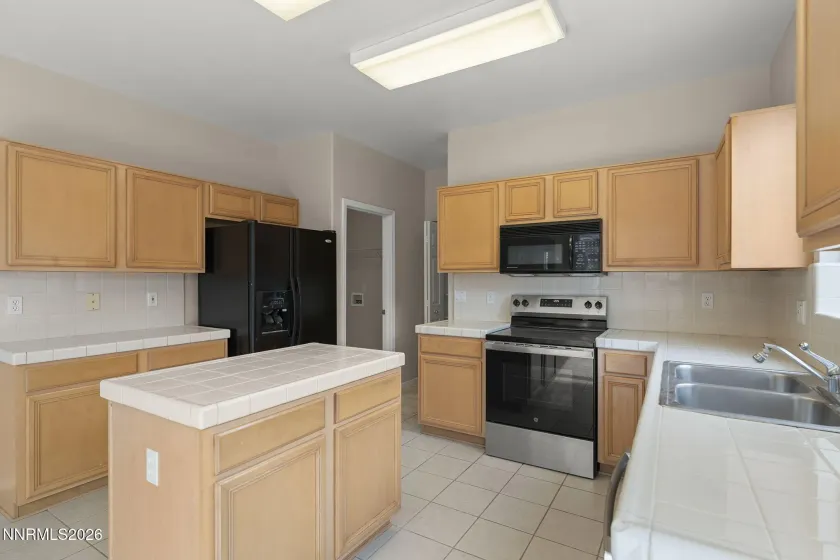 2854 Cintoia, Sparks, Nevada 89434, 4 Bedrooms Bedrooms, ,3 BathroomsBathrooms,Residential,Residential,Cintoia,260002188