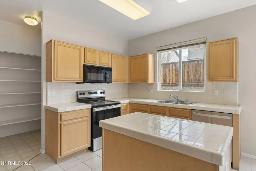 2854 Cintoia, Sparks, Nevada 89434, 4 Bedrooms Bedrooms, ,3 BathroomsBathrooms,Residential,Residential,Cintoia,260002188