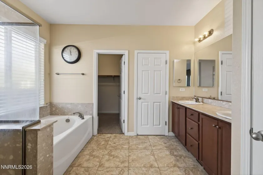 1516 Lasso, Gardnerville, Nevada 89410, 5 Bedrooms Bedrooms, ,4 BathroomsBathrooms,Residential,Residential,Lasso,260002200