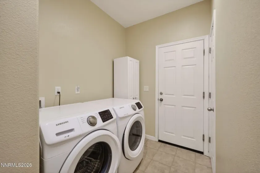 1516 Lasso, Gardnerville, Nevada 89410, 5 Bedrooms Bedrooms, ,4 BathroomsBathrooms,Residential,Residential,Lasso,260002200