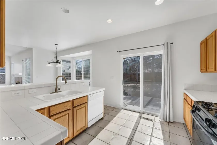 7655 Los Lagos, Sparks, Nevada 89436, 3 Bedrooms Bedrooms, ,3 BathroomsBathrooms,Residential,Residential,Los Lagos,260002235