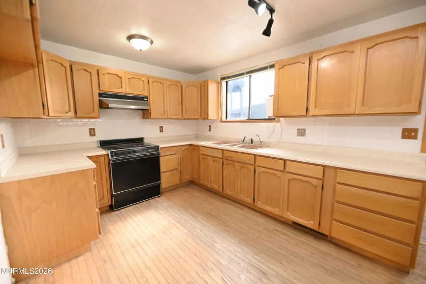 690 J, Hawthorne, Nevada 89415, 18 Bedrooms Bedrooms, ,8 BathroomsBathrooms,Residential,Residential,J,260002244