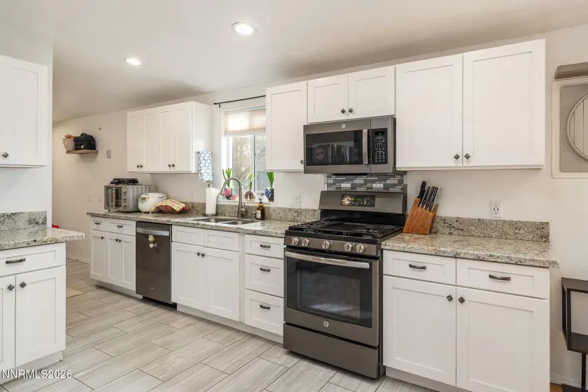 73 Rainbow, Dayton, Nevada 89403, 4 Bedrooms Bedrooms, ,2 BathroomsBathrooms,Residential,Residential,Rainbow,260002246