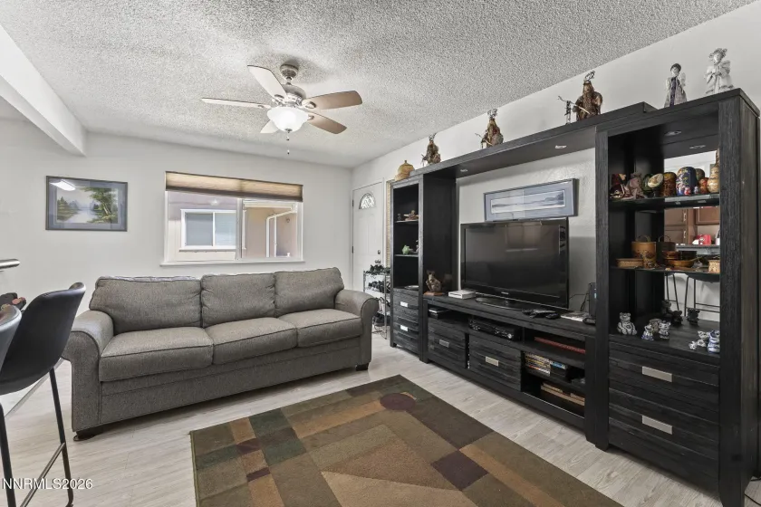 661 Oakwood, Sparks, Nevada 89431, 2 Bedrooms Bedrooms, ,1 BathroomBathrooms,Residential,Residential,Oakwood,260002272