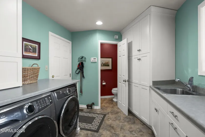 2303 Queen Anne, Reno, Nevada 89509, 4 Bedrooms Bedrooms, ,3 BathroomsBathrooms,Residential,Residential,Queen Anne,260002287